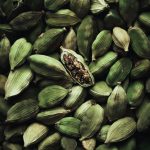 épices pour l'été — cardamome et matière brute — Noble Essence