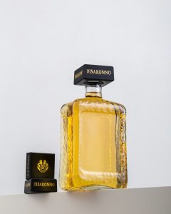 Flacon de parfum noir et or sur fond sombre — registre oriental cachemeran — Noble Essence