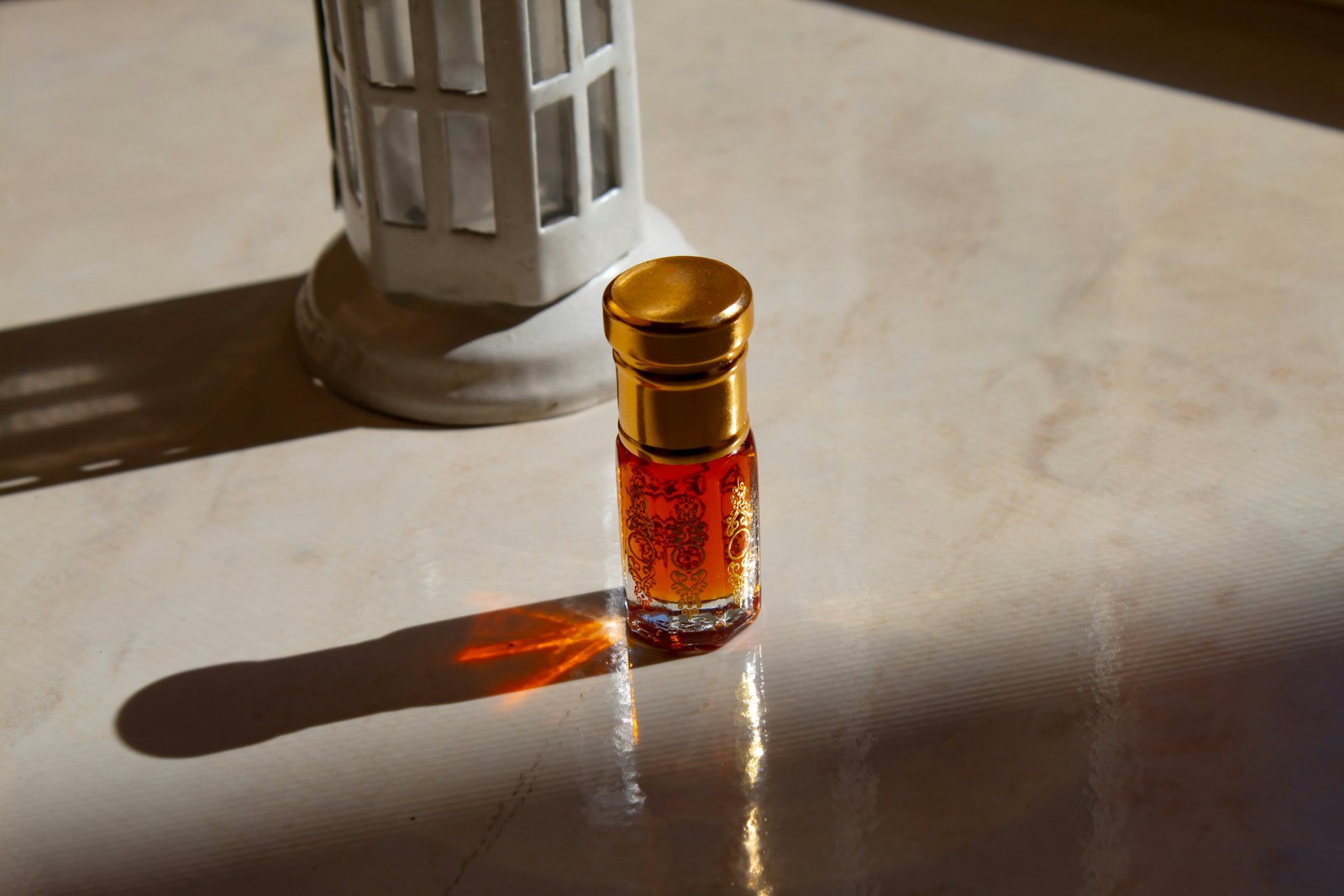 Flacon de parfum, reconstruction synthétique du oud — Noble Essence