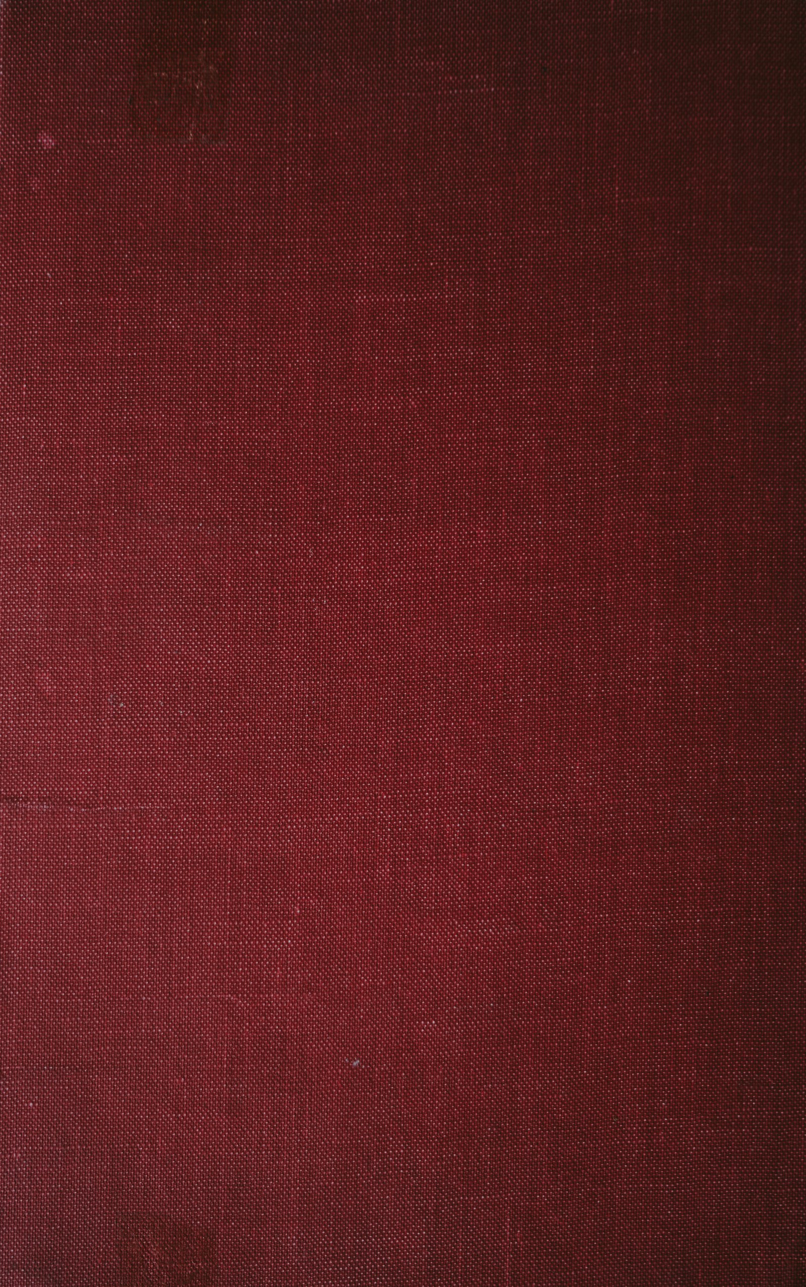 vieille reliure de livre en cuir rouge, symbole des traités scientifiques arabo-musulmans sur la distillation