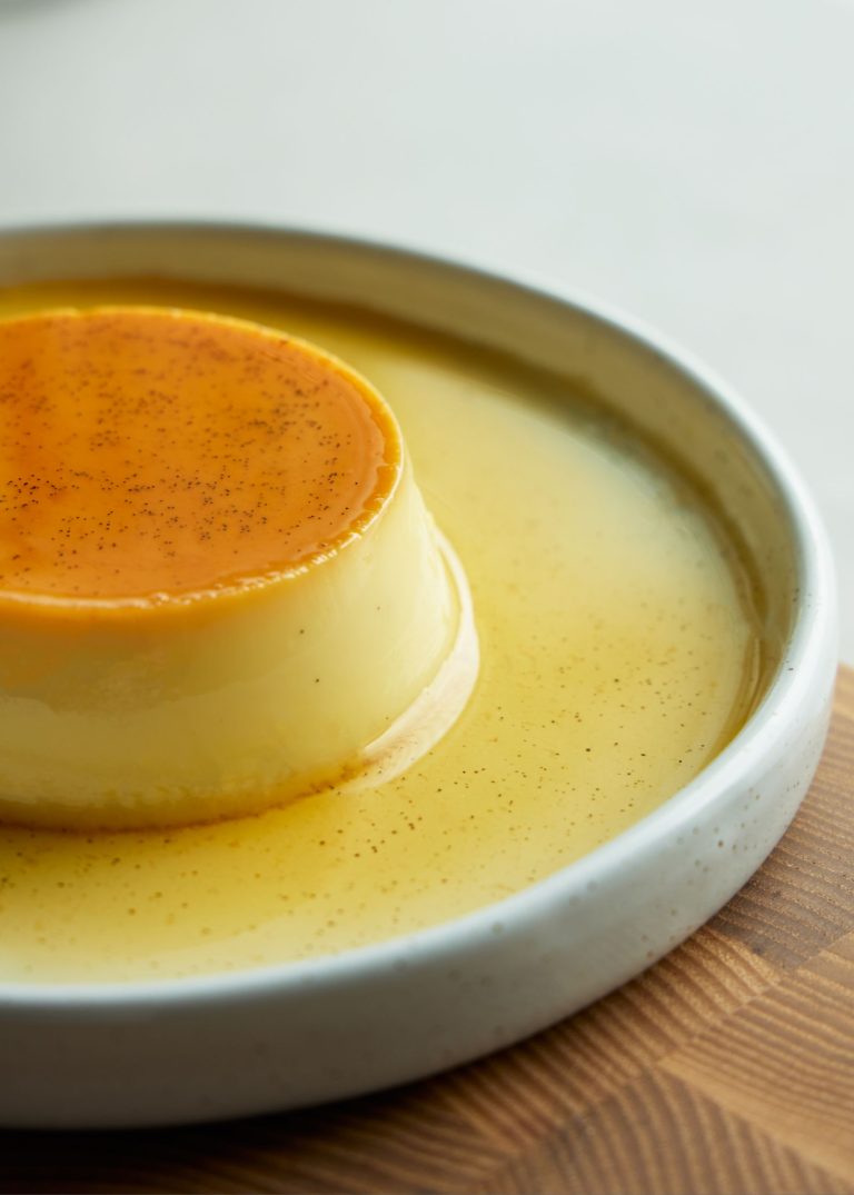 Crème caramel, dessert qui a donné son nom à la note caramel en parfumerie
