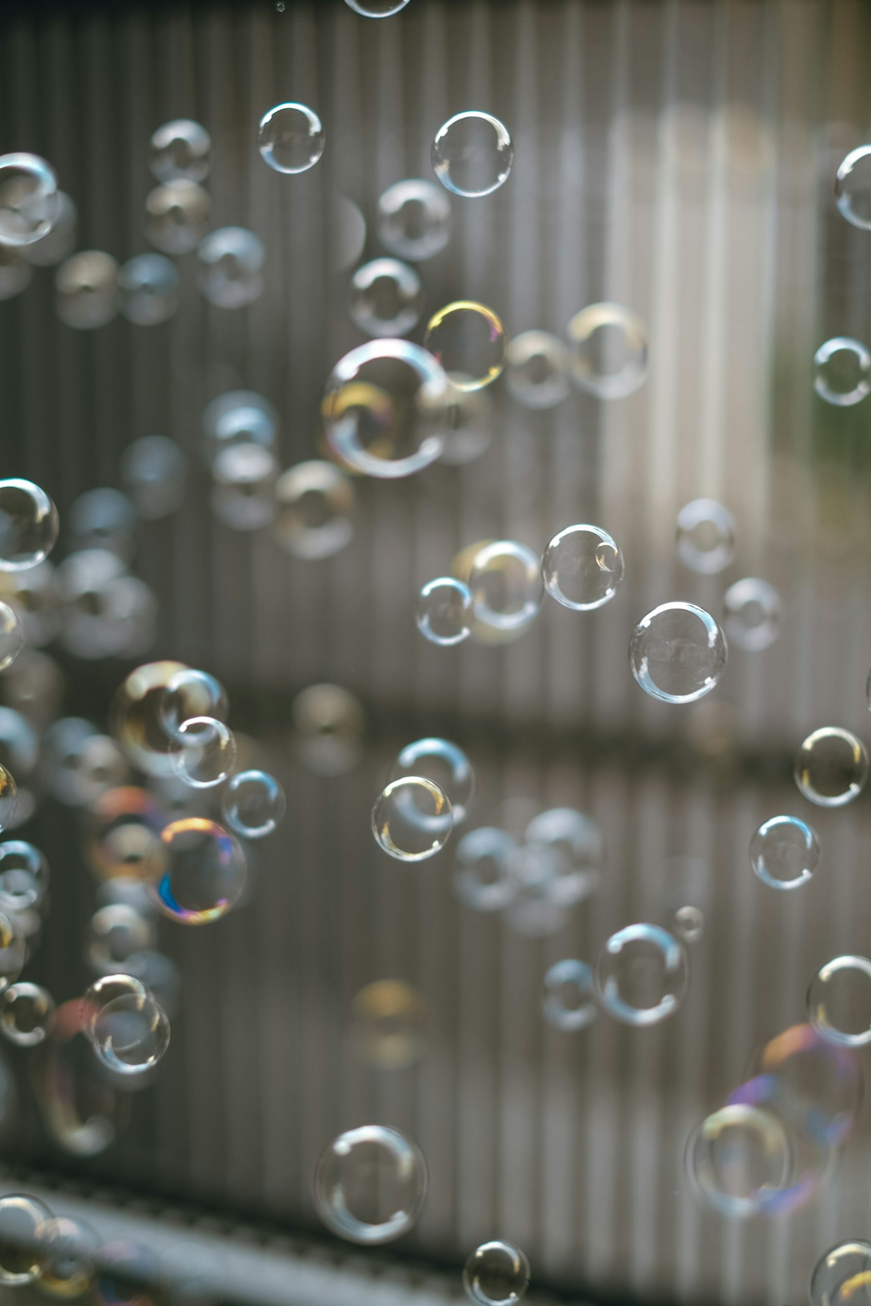 Bulles transparentes en gros plan — effervescence des aldéhydes en parfumerie — Noble Essence